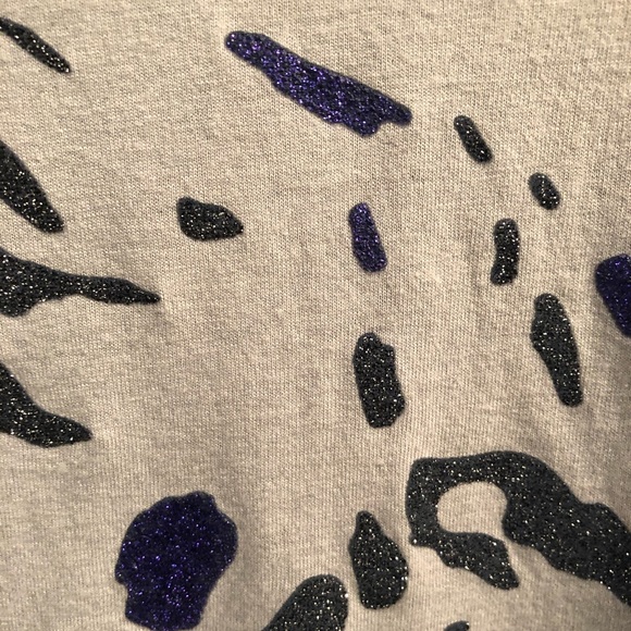 Women’s Hanes L Grey T-Shirt Leopard Decal 🐆 - Picture 5 of 5